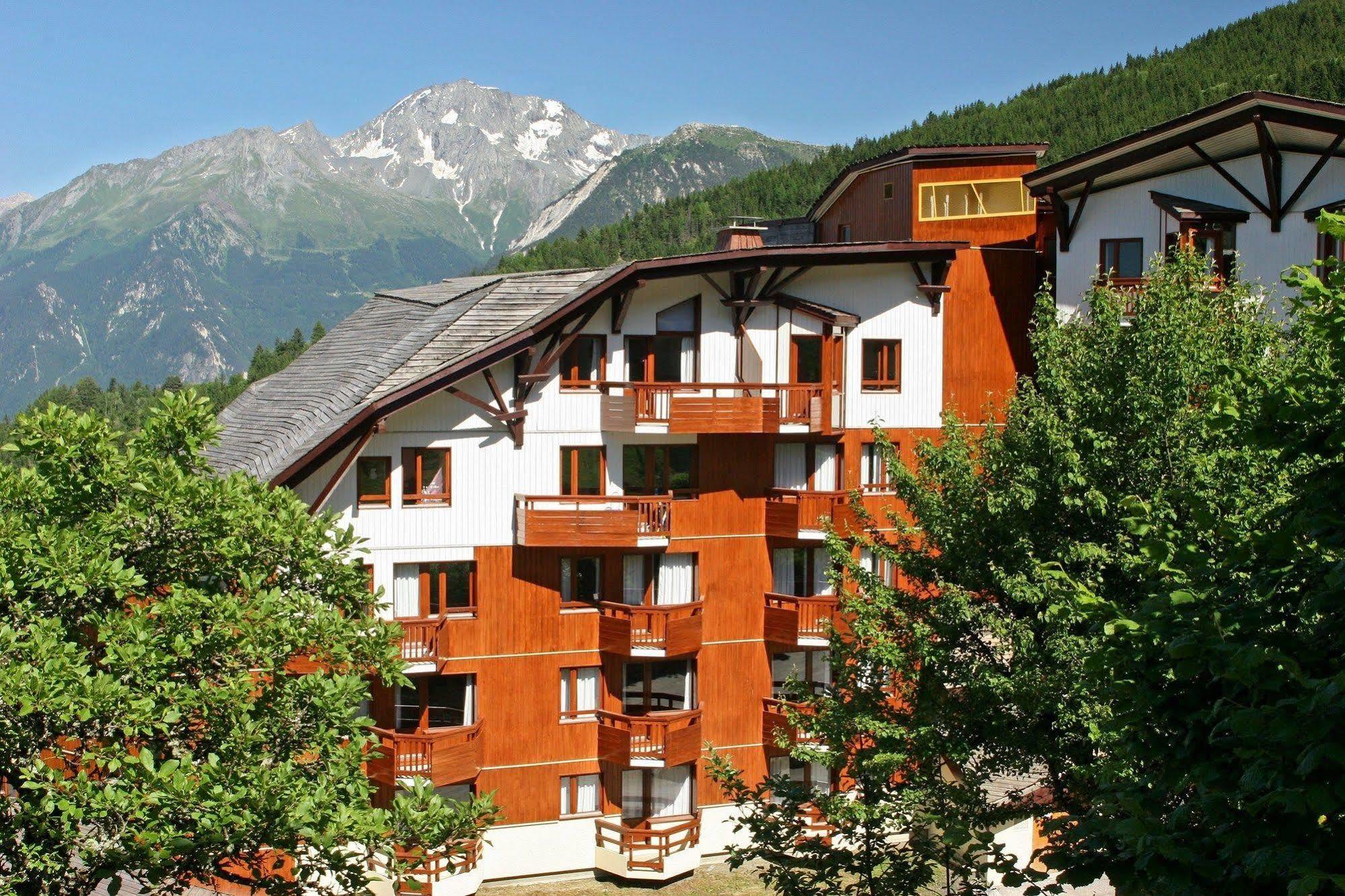 Résidence Pierre&Vacances Le Britania La Tania Esterno foto